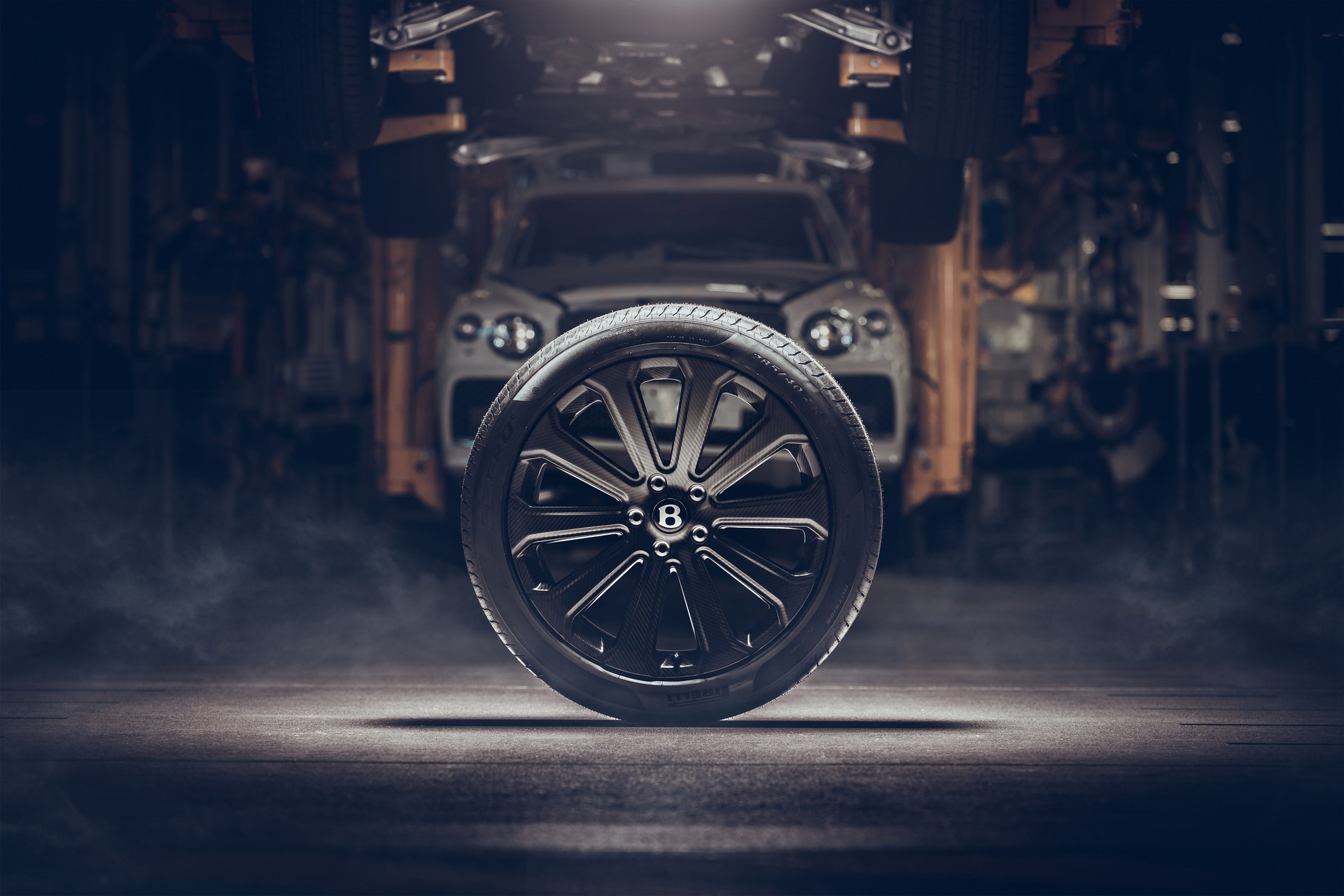 Bentley Bentayga khoe trang bị ‘khủng nhất thế giới’: Đúc từ carbon, mất 5 năm phát triển - Ảnh 1.