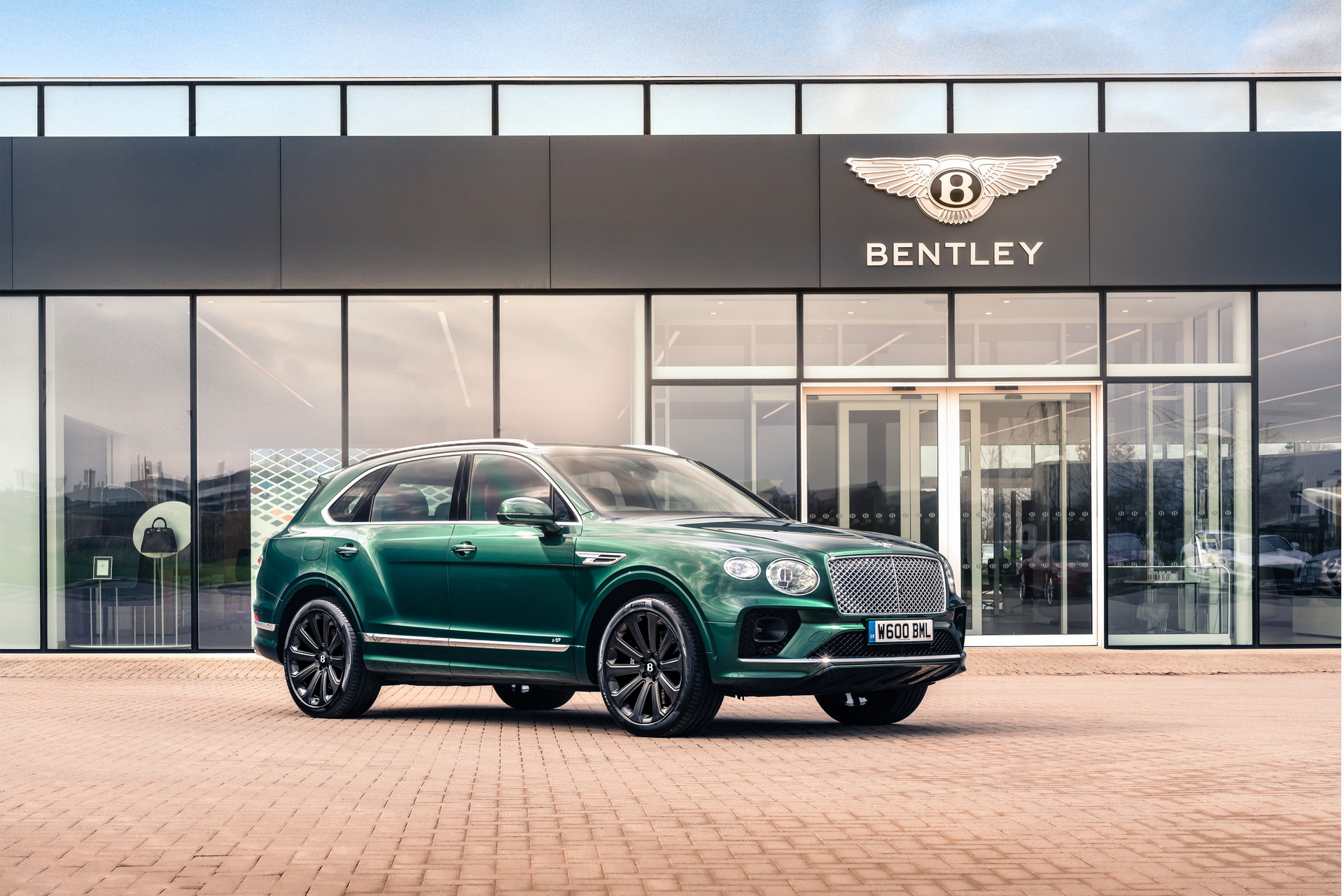 Bentley Bentayga khoe trang bị ‘khủng nhất thế giới’: Đúc từ carbon, mất 5 năm phát triển - Ảnh 4.