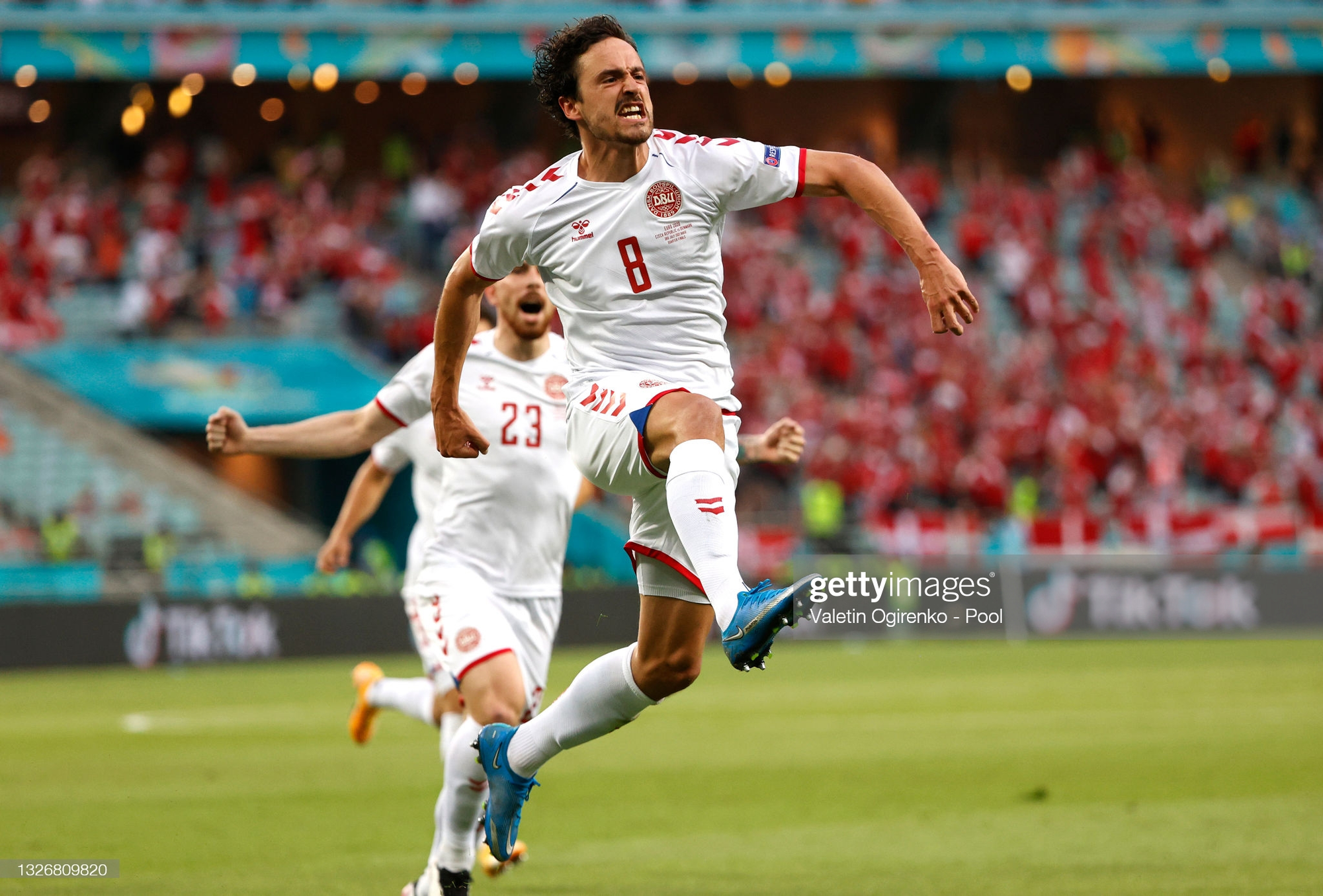 Video bàn thắng: Thomas Delaney đánh đầu hiểm hóc đưa Đan Mạch dẫn trước CH Séc vượt lên từ sớm - Ảnh 2.