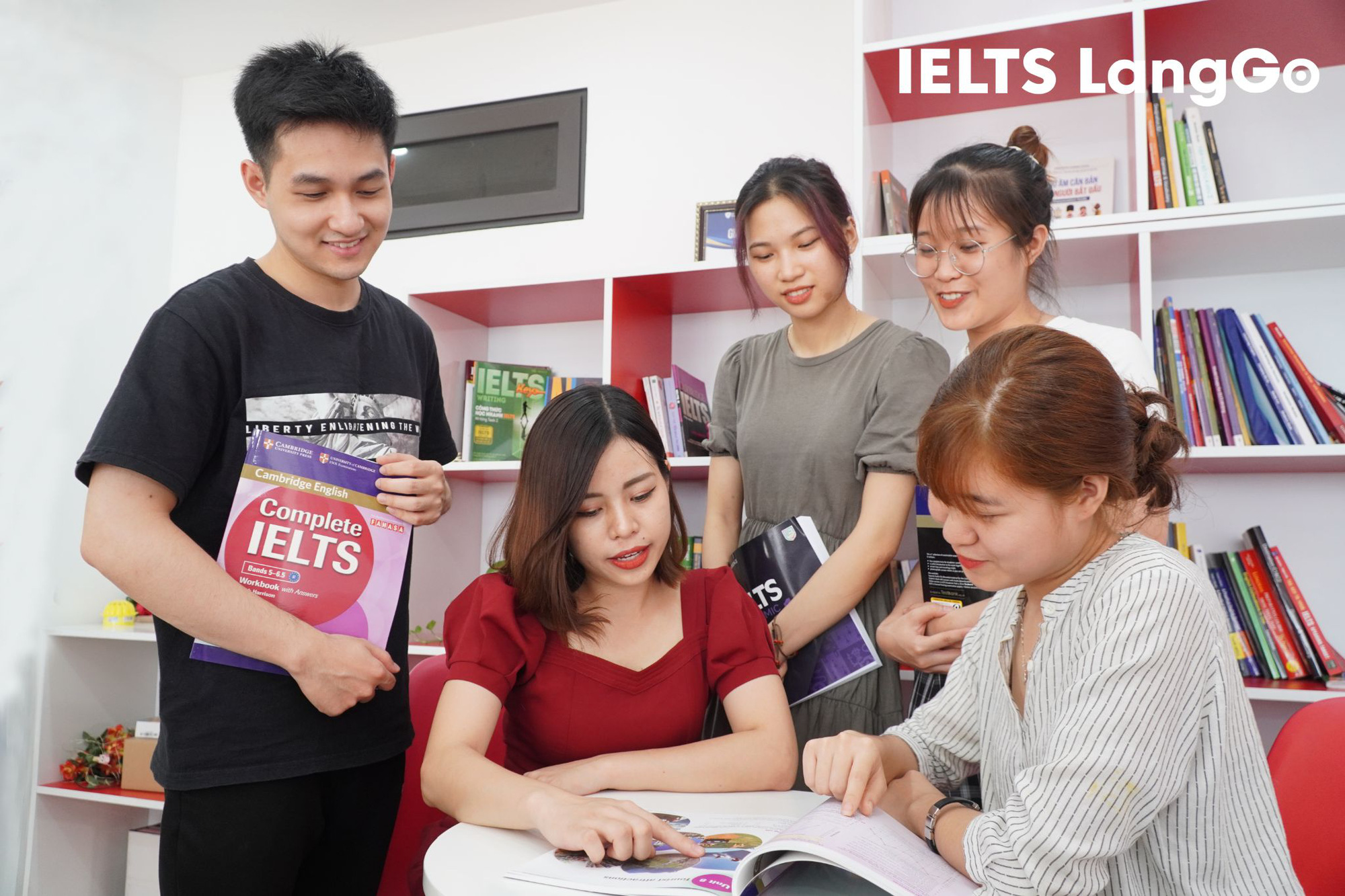 Giảng viên Diệu Hoa LangGo chia sẻ các hình thức luyện thi IELTS phù hợp - Ảnh 3.