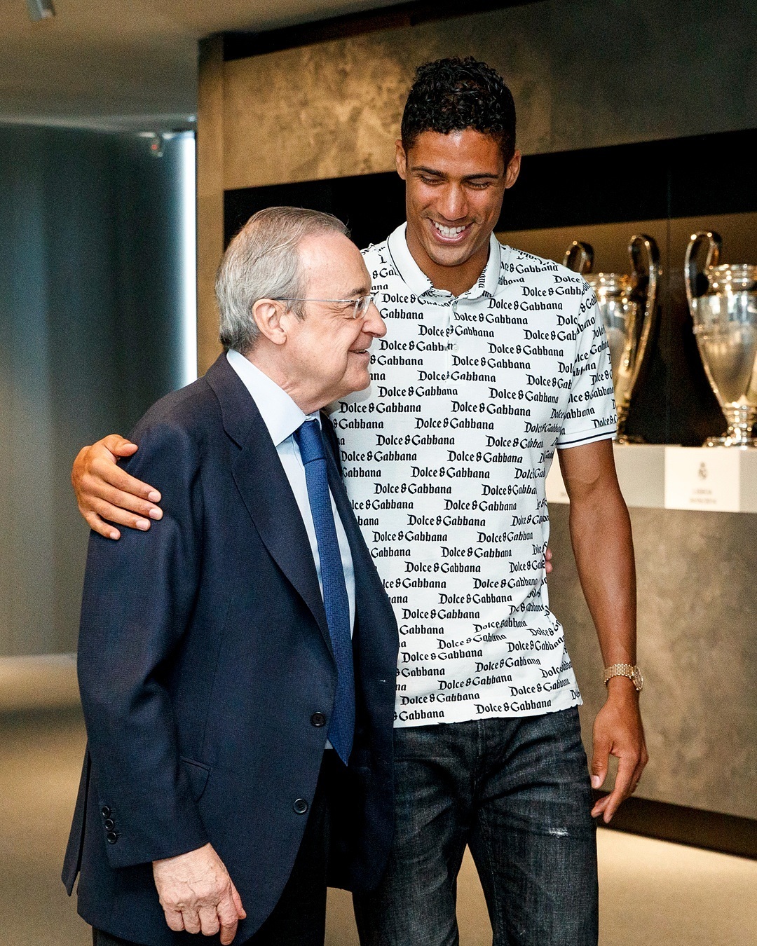 Buổi lễ chia tay giàu cảm xúc của Varane với Real Madrid - Ảnh 2.