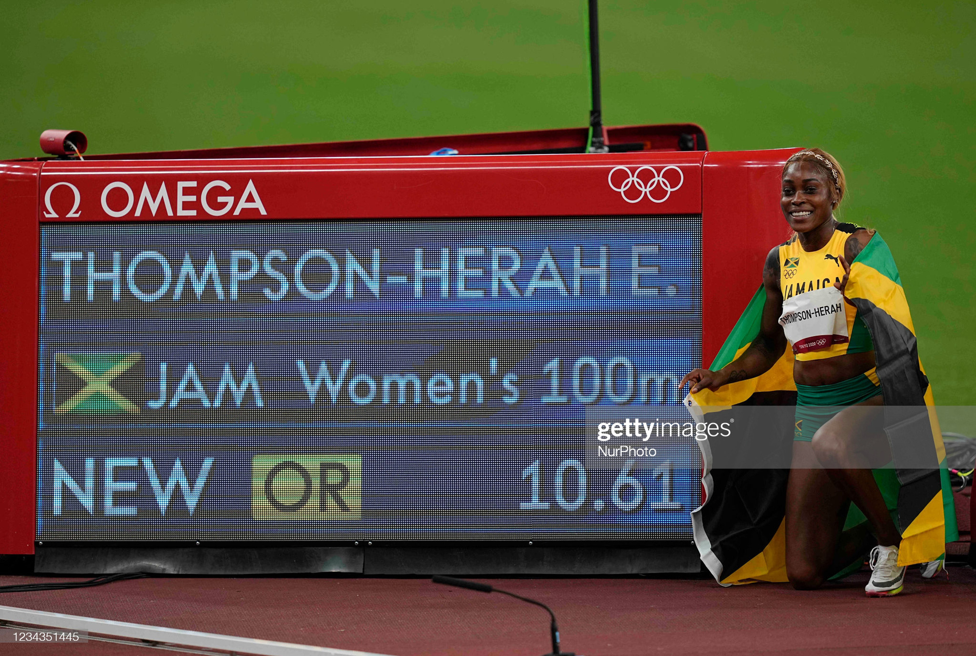 Nữ hoàng tốc độ Jamaica lấy bình luận tiêu cực làm năng lượng, phá kỷ lục 33 năm của điền kinh Olympic - Ảnh 1.