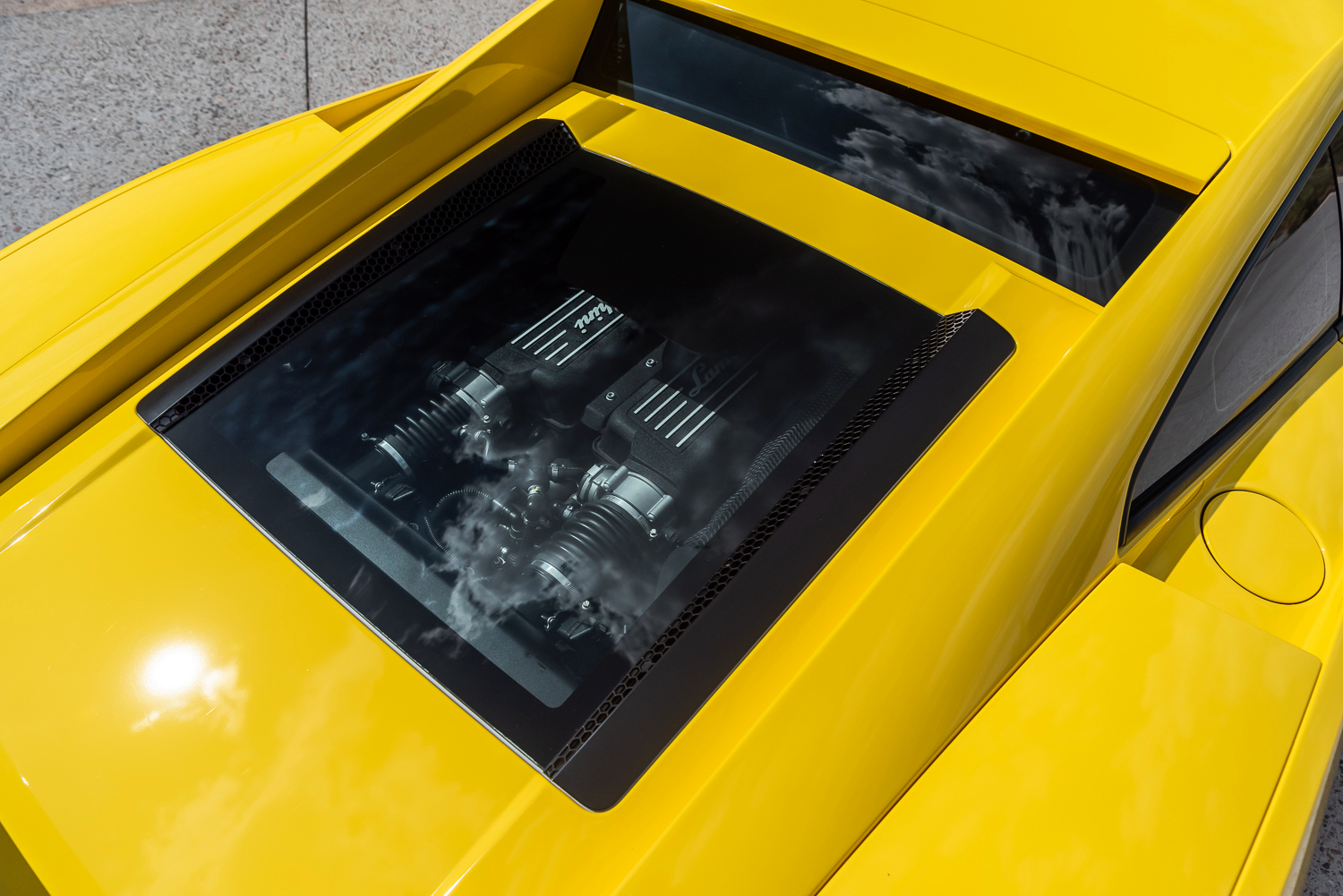 Chiếc Lamborghini gần 10 năm tuổi được rao bán, dân tình sôi sục vì một chi tiết - mẫu xe này không ‘thuần chủng’ - Ảnh 2. Chiếc Lamborghini gần 10 năm tuổi được rao bán, dân tình sôi sục vì một chi tiết - mẫu xe này không ‘thuần chủng’ - Ảnh 2.