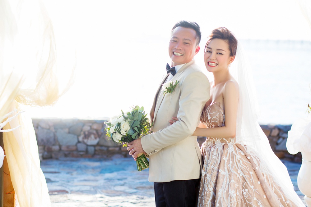 Ông xã kín tiếng của Vy Oanh: Đại gia bất động sản trong và ngoài nước, phản ứng thế này khi vợ vướng thị phi - Ảnh 2.