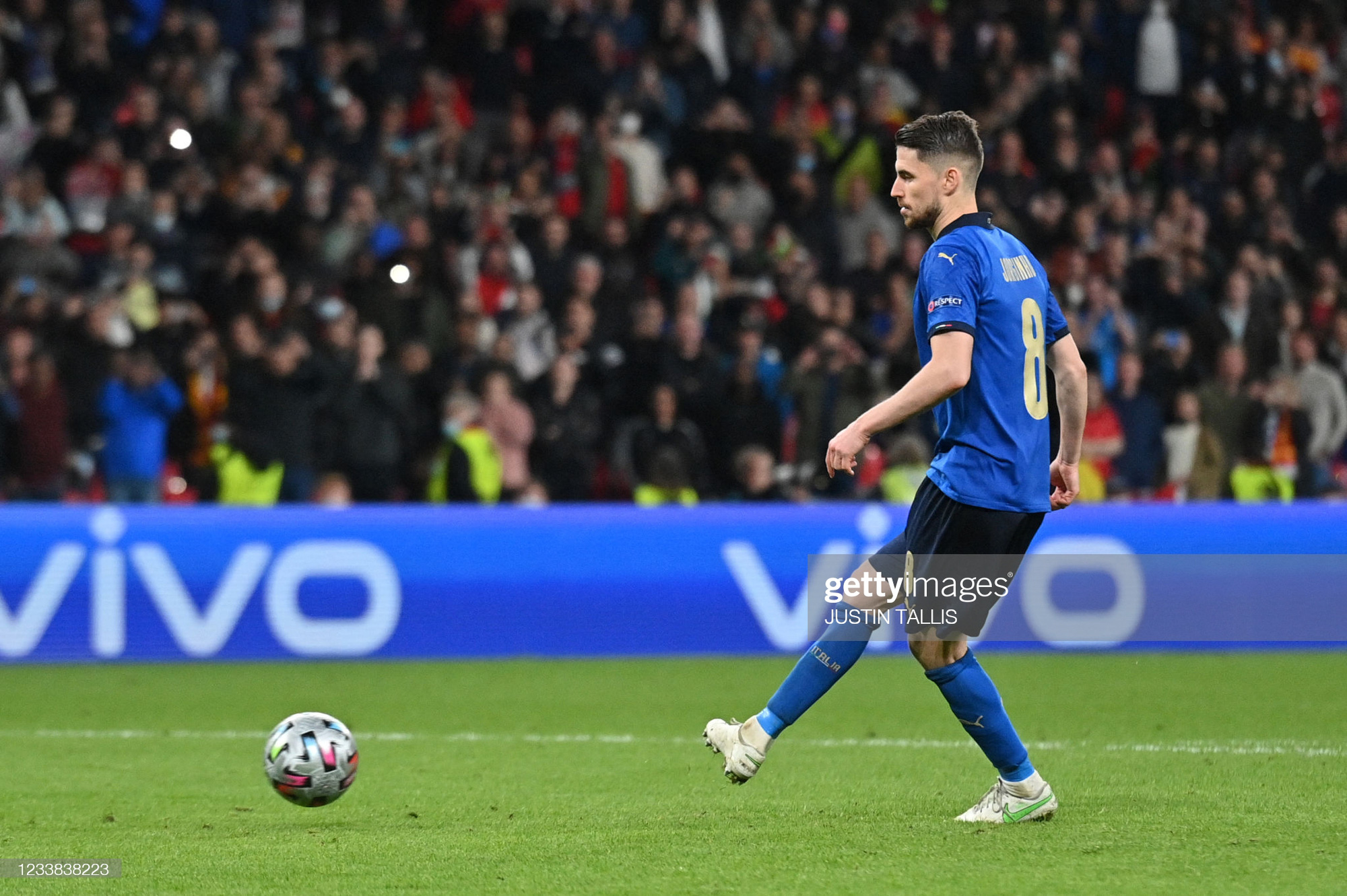 Video Euro 2020: Jorginho lạnh lùng đánh bại Simon trên chấm phạt đền đưa Italy vào chung kết - Ảnh 1.