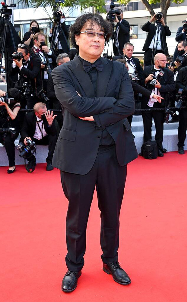 Thảm đỏ LHP Cannes 2021 ngày đầu tiên: &quot;Thiên thần nội y&quot; khoe vòng 1 phẳng lì đầy táo bạo - Ảnh 10.