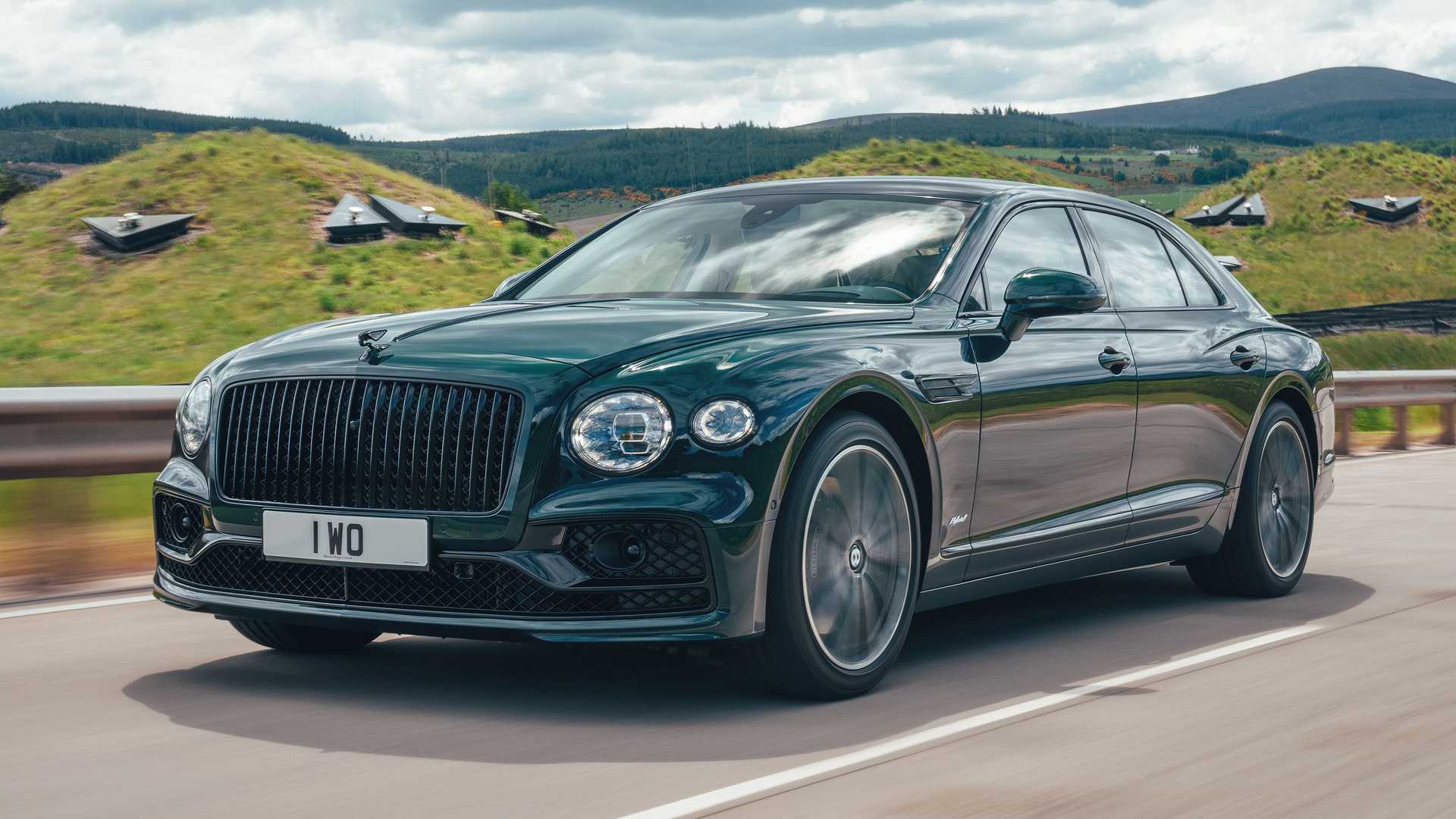 Phiên bản Bentley Flying Spur này không dành cho ai yếu tim, chỉ mất hơn 4 giây để đạt 100 km/h - Ảnh 1.