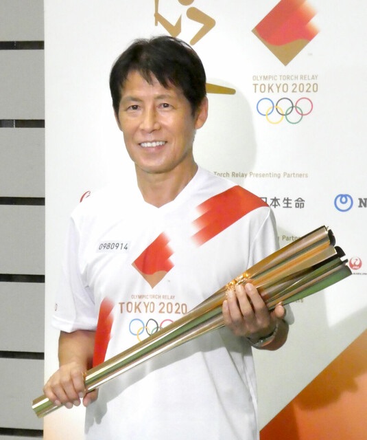 HLV Akira Nishino khẳng định sẽ tiếp tục làm việc tại nước ngoài tại lễ rước đuốc Olympic Tokyo 2021 - Ảnh 1.