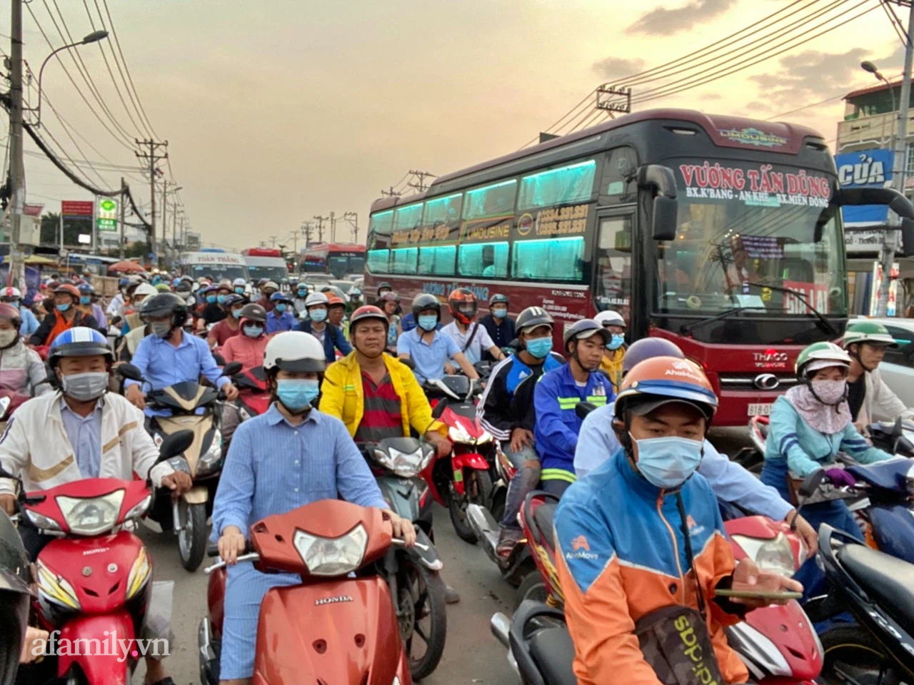 Tài xế cần biết: Lộ trình các phương tiện lưu thông qua TP.HCM trong 15 ngày thực hiện Chỉ thị 16 - Ảnh 1.