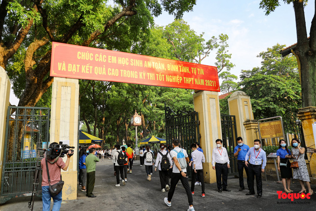 Tổ chức thành công kỳ thi tốt nghiệp THPT trên địa bàn Hà Nội: Vai trò của nhiều lực lượng - Ảnh 1.