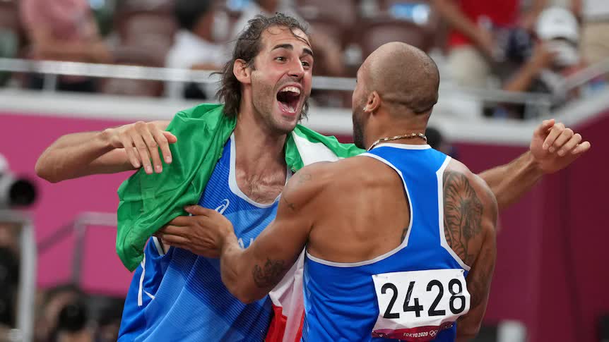Hai VĐV cùng giành huy chương vàng ôm nhau ăn mừng đầy cảm xúc tại Olympic Tokyo 2020 - Ảnh 3.