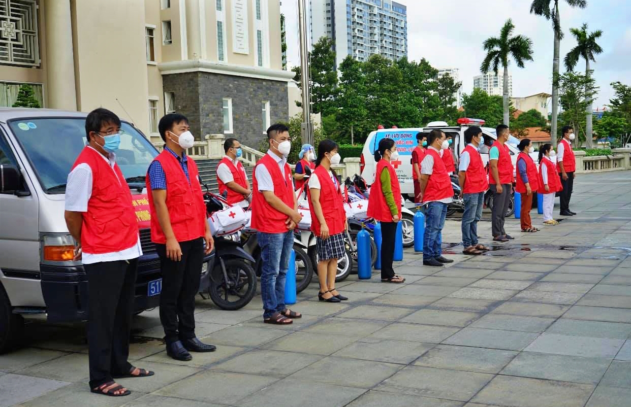 TP.HCM triển khai các đội tiêm vắc xin COVID-19 lưu động trên ô tô chuyên dụng và đi xe máy - Ảnh 1.