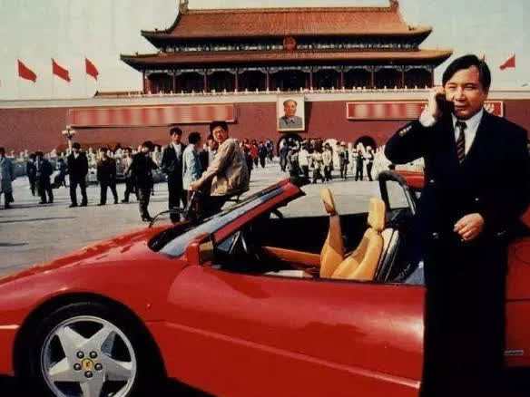 Chuyện về người đầu tiên sở hữu Ferrari ở Trung Quốc: Đại gia sắc bén với hàng loạt phi vụ kinh doanh huyền thoại quyết từ bỏ cuộc chơi ở tuổi 60 vì lý do không ngờ  - Ảnh 1.