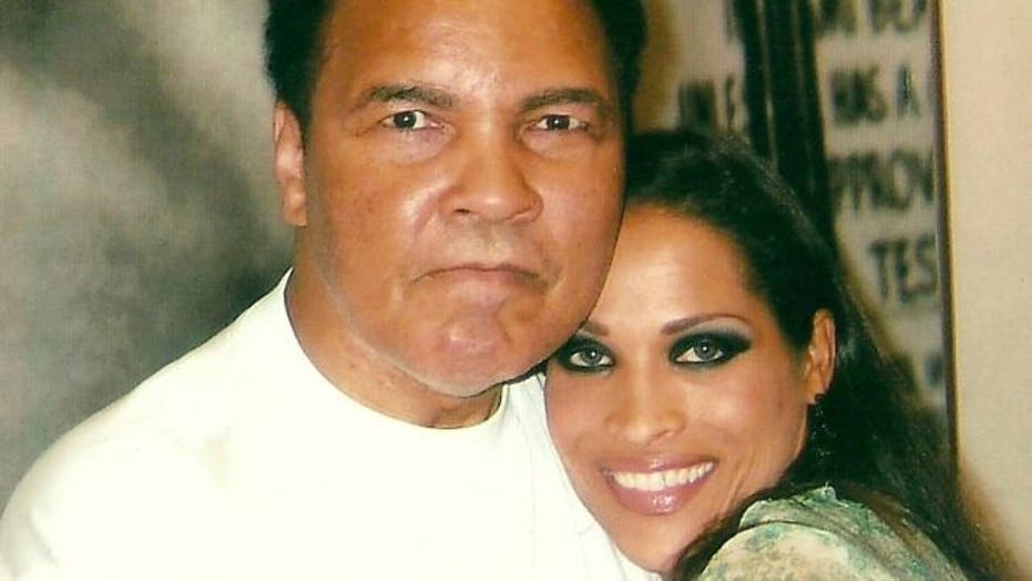 Nico Ali Walsh, cháu trai của huyền thoại Muhammad Ali, đã sẵn sàng tiếp nối di sản từ ông ngoại - Ảnh 1.
