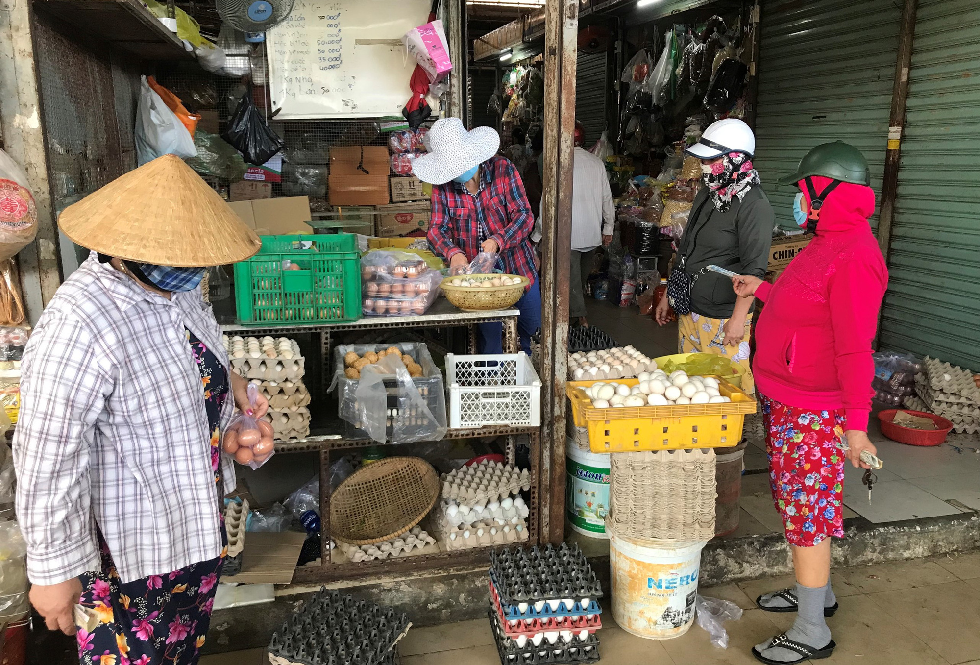 Giá thực phẩm ở Đà Nẵng tăng cao, Ban quản lý chợ xử lý tiểu thương phá giá niêm yết - Ảnh 5.