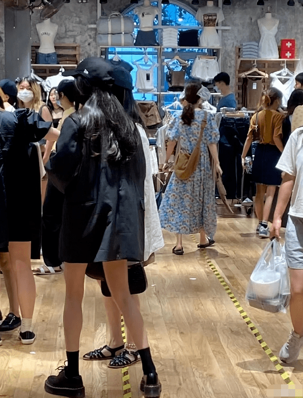 Bức ảnh team qua đường chụp tiết lộ sự thật về đôi chân của Dương Mịch, ra sao mà gây bão toàn cõi mạng? - Ảnh 6.