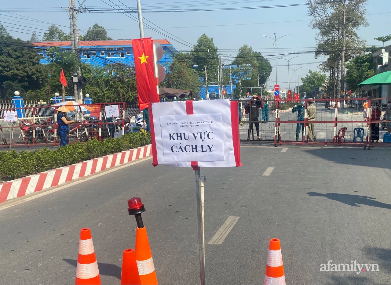 Từ 0 giờ ngày 16/8, Bình Dương tiếp tục giãn cách xã hội thêm 15 ngày, &quot;giới nghiêm&quot; sau 18 giờ với 5 khu vực - Ảnh 1.