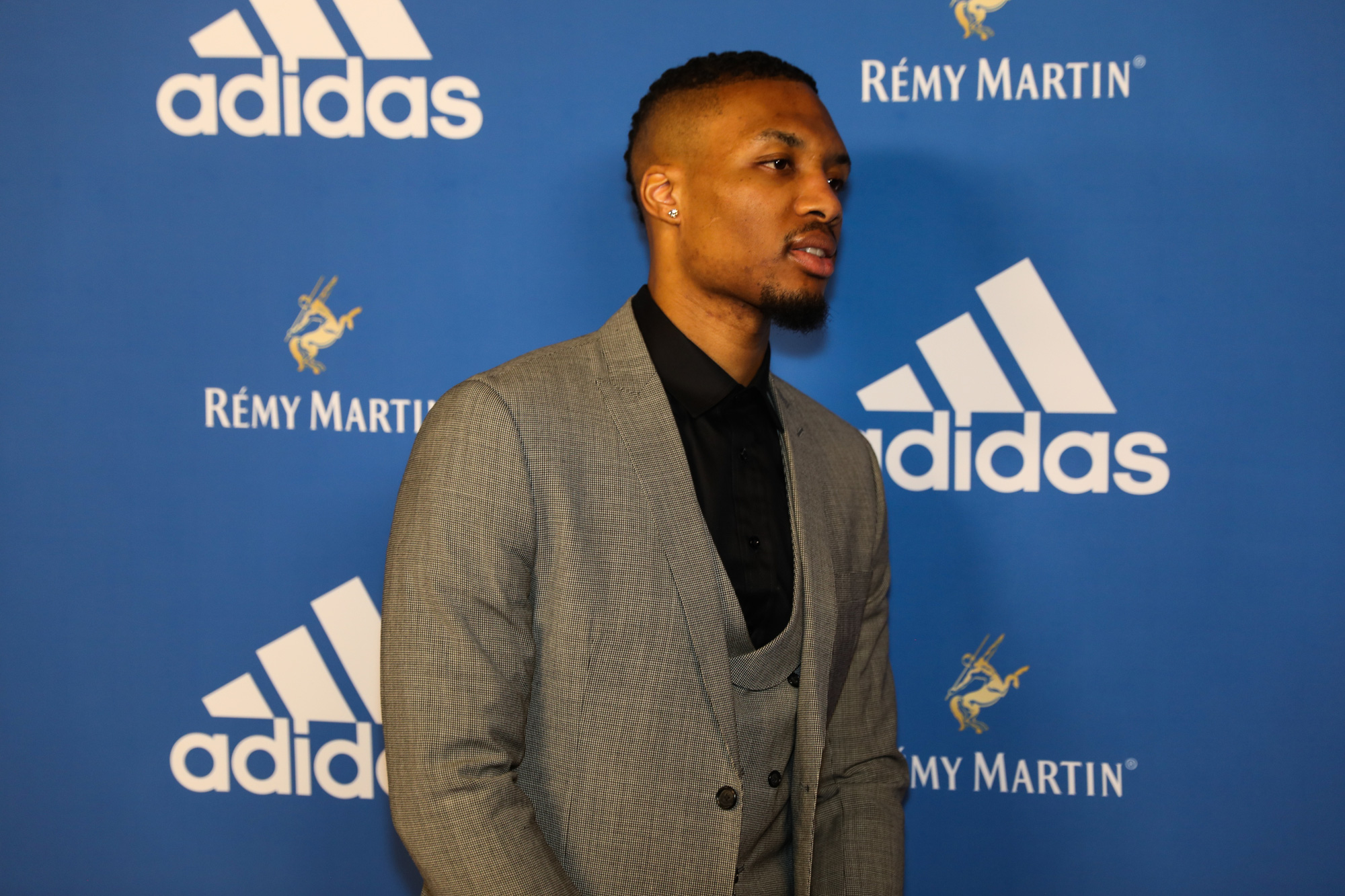 Damian Lillard tung mẫu giày kết hợp cùng với Adidas, nhận phản hồi trái ngược từ người hâm mộ - Ảnh 1.