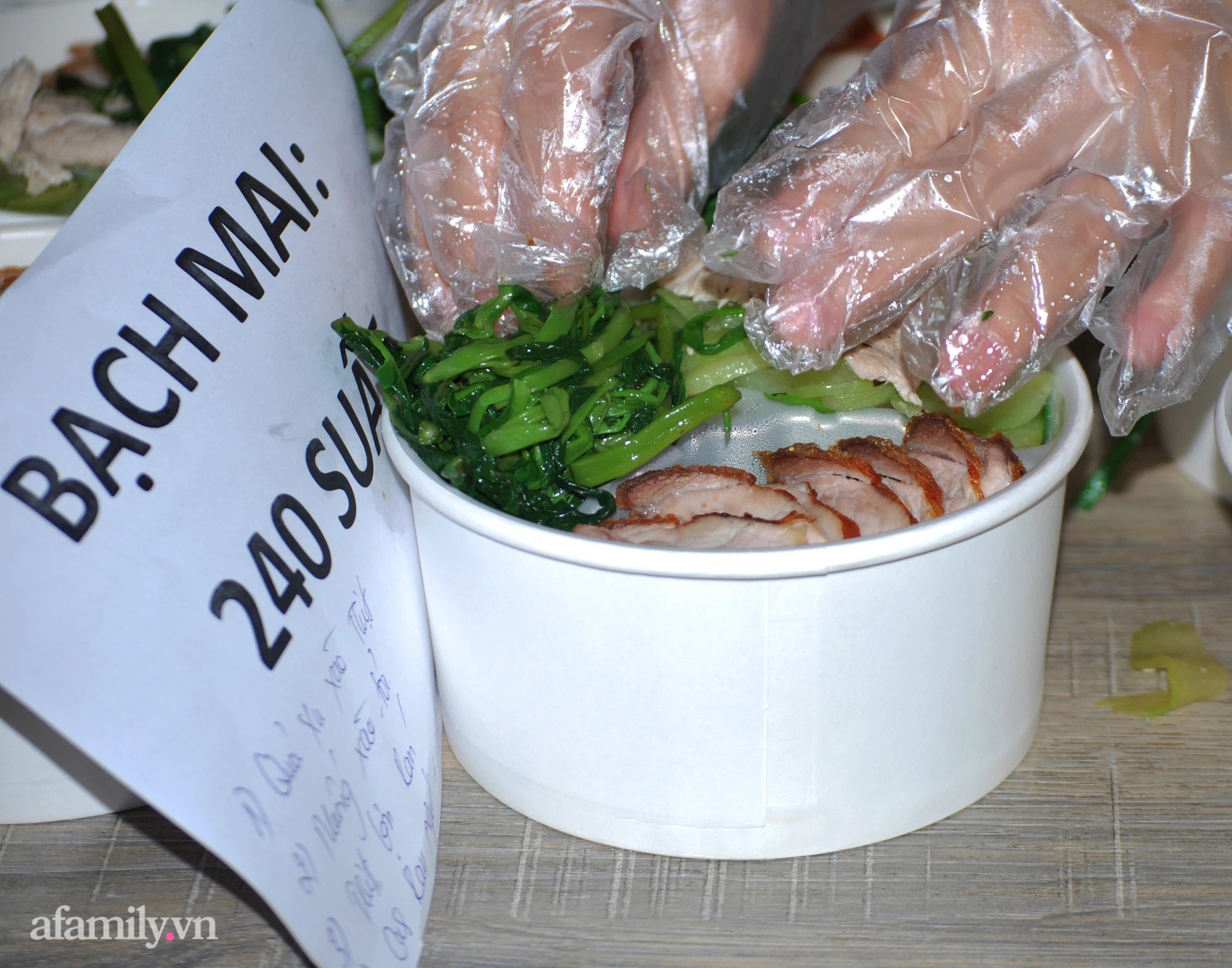 Cơm Yêu thương gửi tuyến đầu chống dịch Cơm Yêu thương gửi tuyến đầu chống dịch