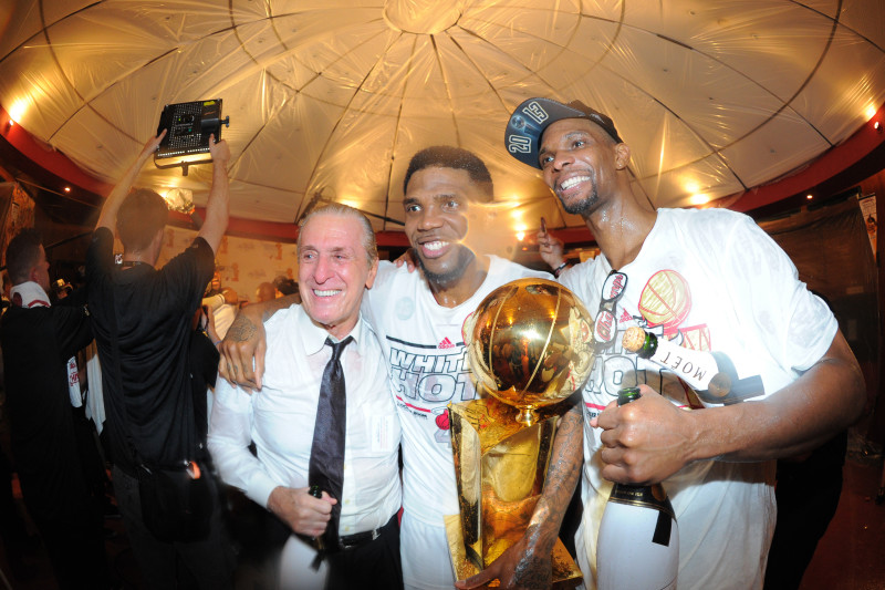 “Bố già” Pat Riley giải thích về quyết định giữ chân lão tướng Udonis Haslem - Ảnh 2.