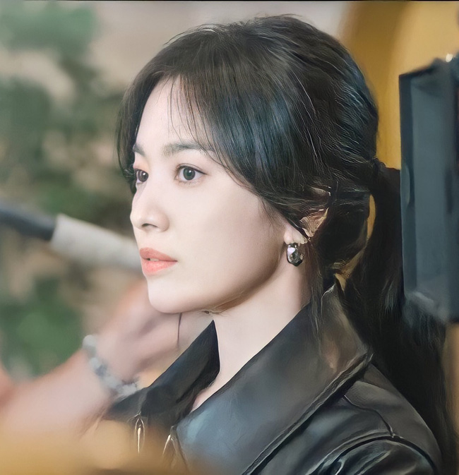 Phim mới của Song Hye Kyo tiếp tục gặp bất lợi, dự án của đối thủ vừa tung teaser 10 giây đã top 1 trending Twitter - Ảnh 2.