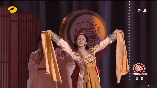 Cổ Lực Na Trát gây bão Weibo với màn múa thay trang phục trong 1 giây, visual lẫn khí chất như nào mà gây mê toàn cõi mạng? - Ảnh 4.