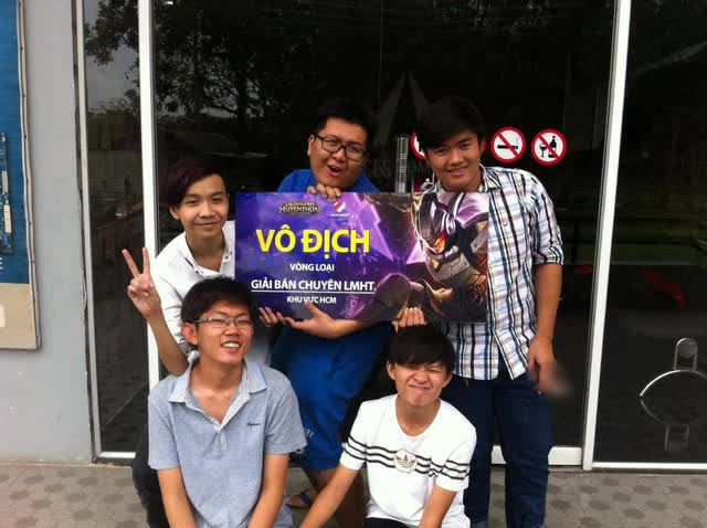 Góc mát lòng mát dạ với người con xa xứ: Xạ thủ Neo Toàn Trần spam logo team VCS trên sóng trực tiếp LCS - Ảnh 4.