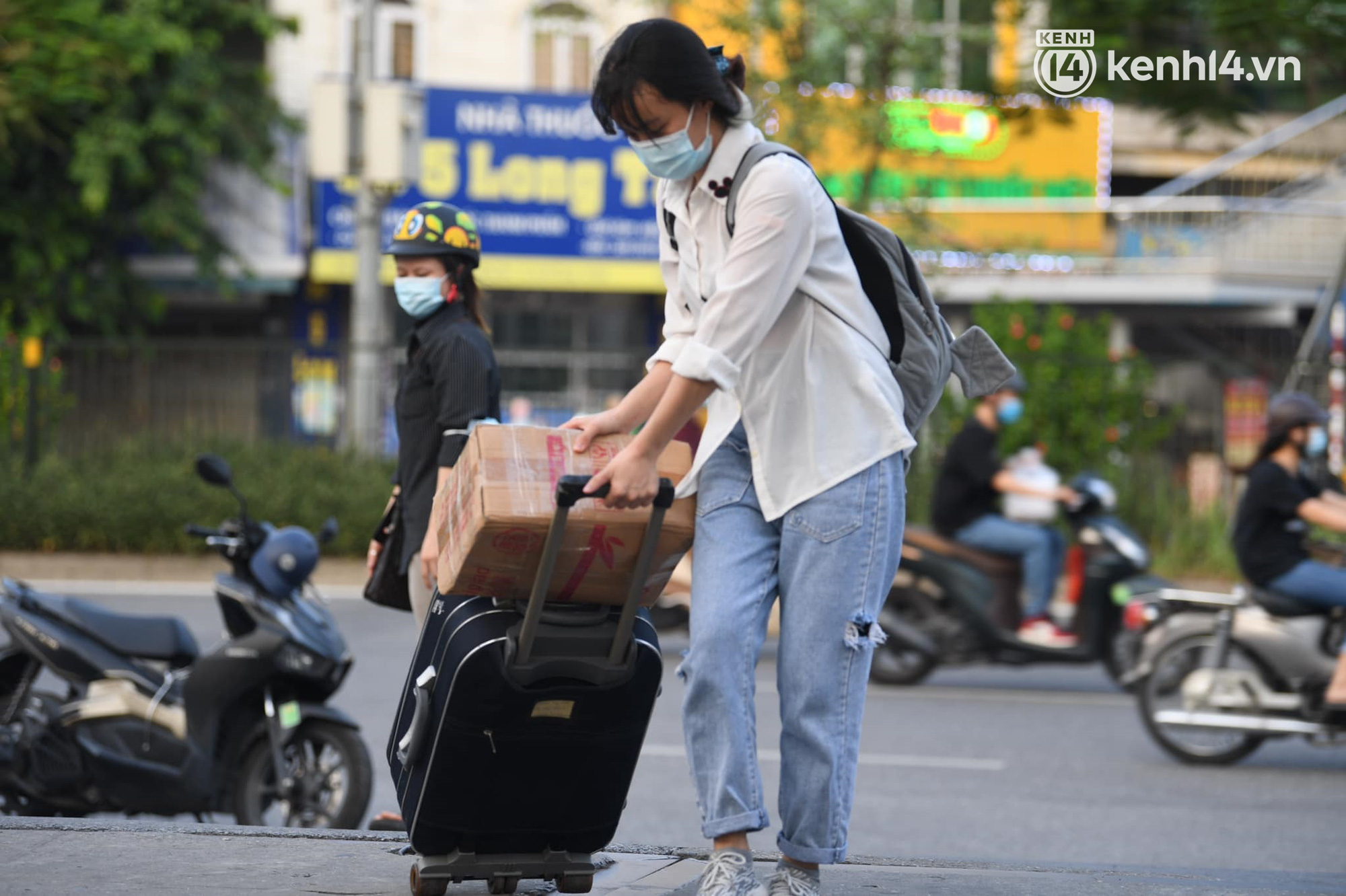 Ảnh: 230 sinh viên và giảng viên Cao đẳng Y tế Bạch Mai lên đường vào TP.HCM hỗ trợ chống dịch - Ảnh 1.