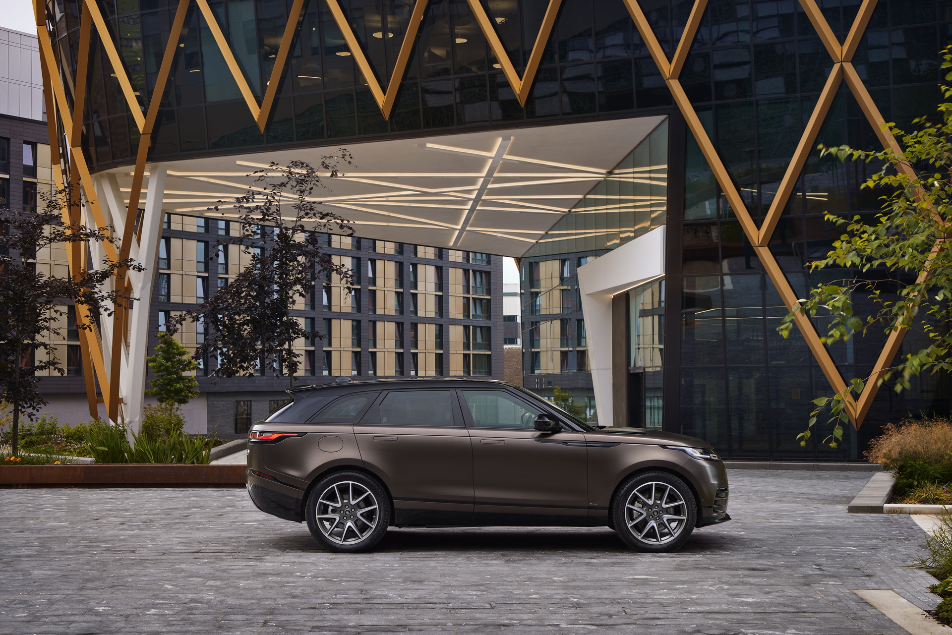 Ra mắt Range Rover Velar 2022: Thêm tiện nghi nội thất, có phiên bản đặc biệt dành cho người thích vàng - Ảnh 3.