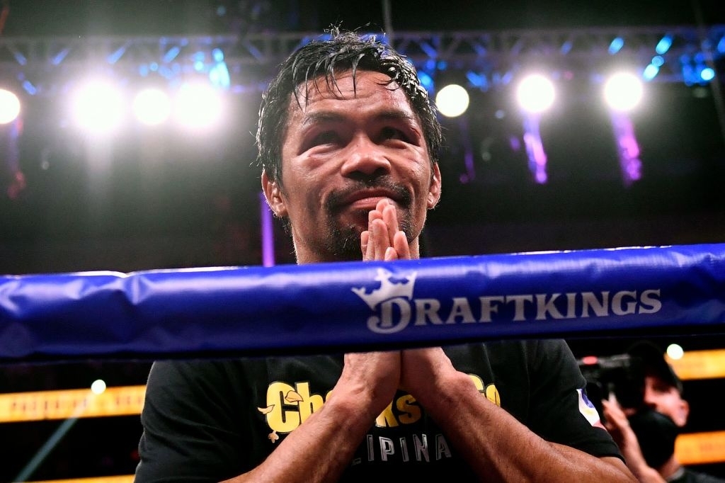 Xúc động khoảnh khắc Pacquiao chắp tay, cúi đầu chào khán giả sau khi để thua ở trận đấu có thể là cuối cùng trong sự nghiệp - Ảnh 1.