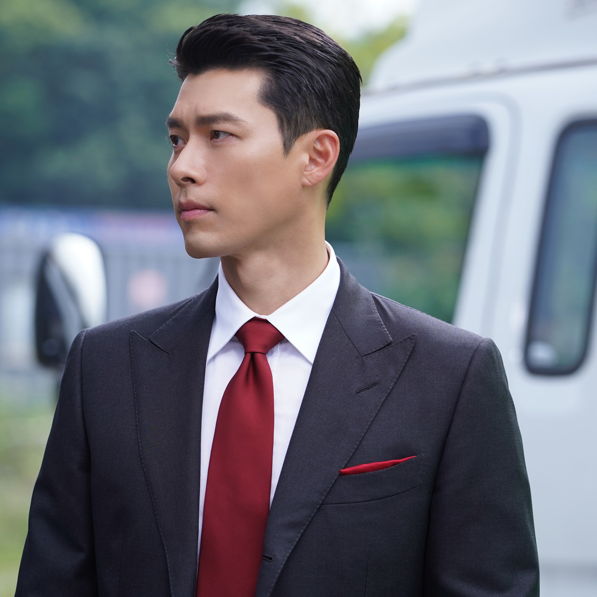 Hyun Bin xuất hiện với thần thái đỉnh của chóp trong TVC quảng cáo mới, nhưng netizen lại soi ra một điểm gây lú khá thú vị! - Ảnh 1.