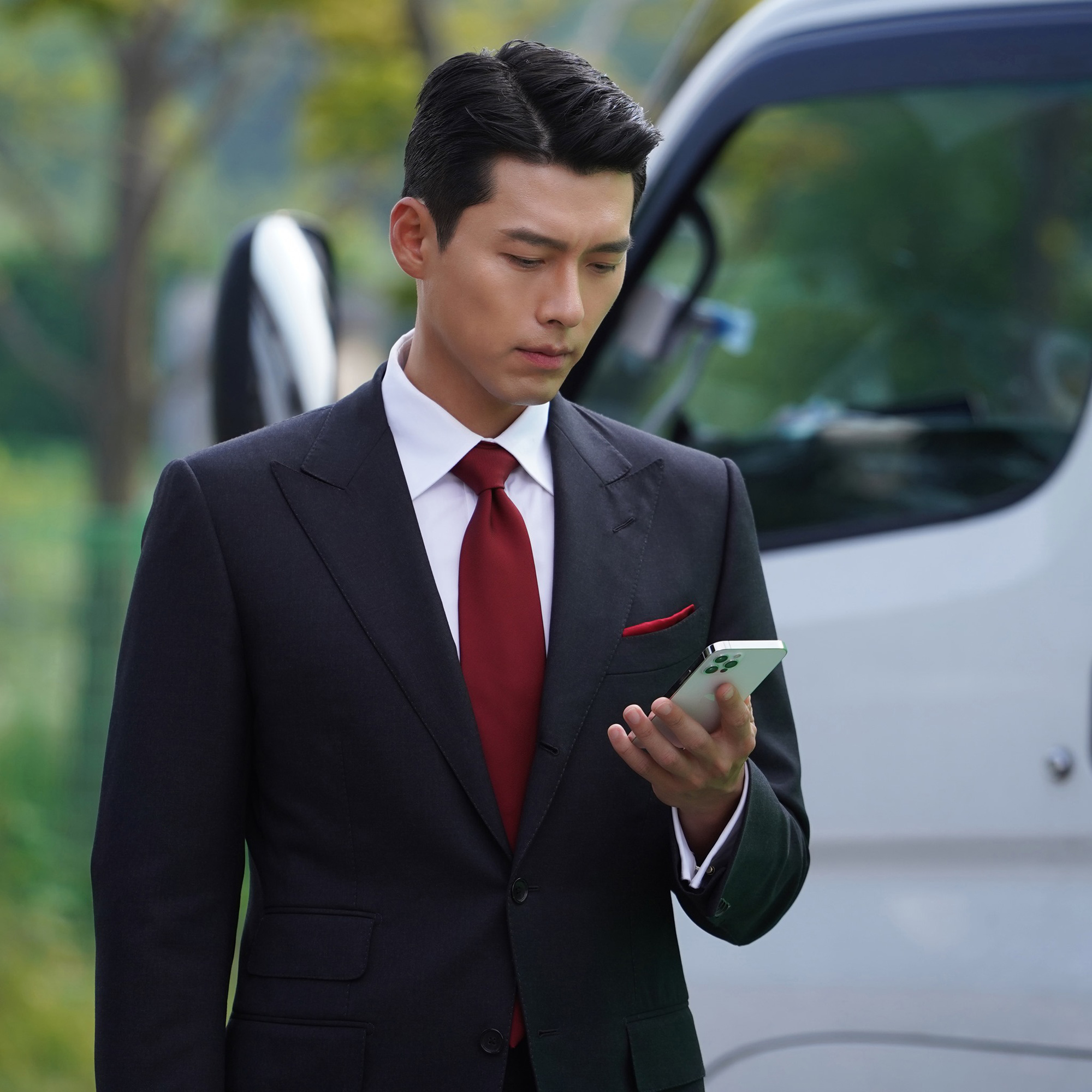 Hyun Bin xuất hiện với thần thái đỉnh của chóp trong TVC quảng cáo mới, nhưng netizen lại soi ra một điểm gây lú khá thú vị! - Ảnh 4.