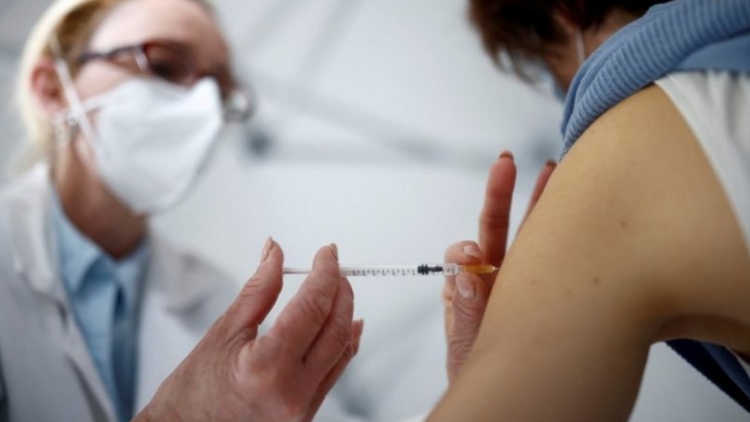 WHO giải đáp 9 thắc mắc của bạn về vắc xin Moderna: Nhóm người nào không nên tiêm? - Ảnh 2.