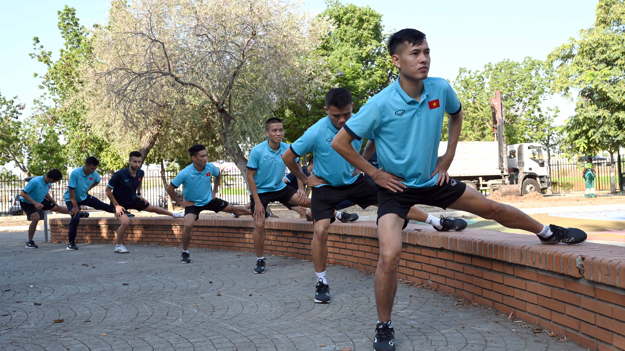 Đội tuyển futsal Việt Nam trong buổi tập đầu tiên tại Tây Ban Nha - Ảnh 5.