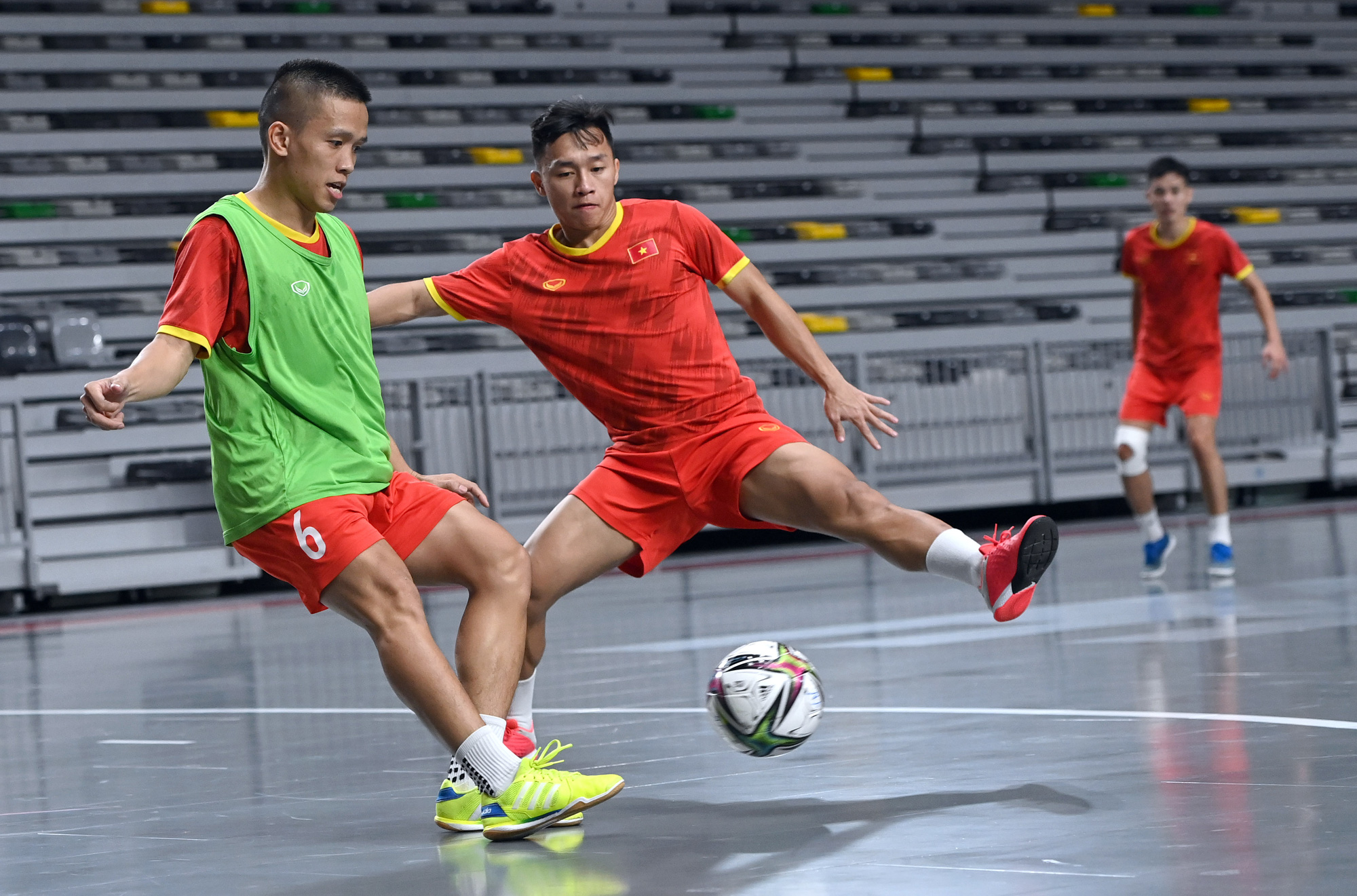 Đội tuyển futsal Việt Nam trong buổi tập đầu tiên tại Tây Ban Nha - Ảnh 6.