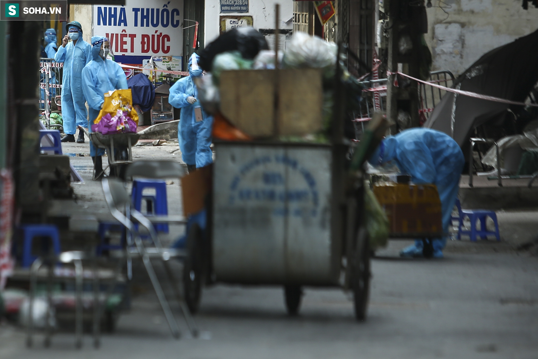 Hà Nội: Đảm bảo an toàn nghiêm ngặt công tác cấp phát lương thực, thực phẩm tại ổ dịch Thanh Xuân - Ảnh 7.