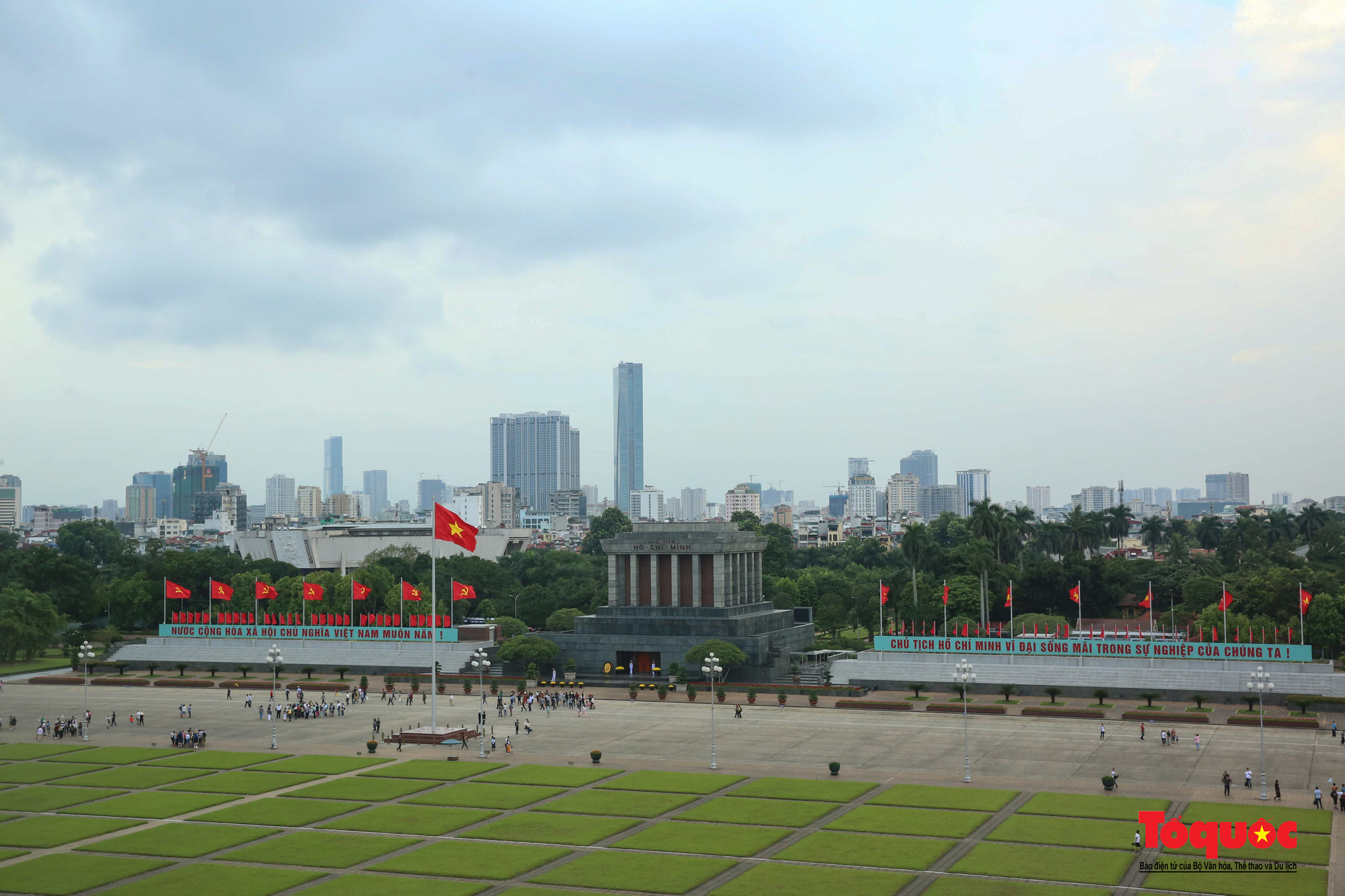 Quảng trường Ba Đình: Chứng tích lịch sử của mùa thu tháng Tám - Ảnh 1.