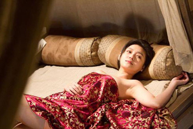 Sau đêm cuối với bạn trai nghèo, sáng dậy tôi hoảng loạn nhìn thứ anh để lại chỗ cuối giường - Ảnh 1.