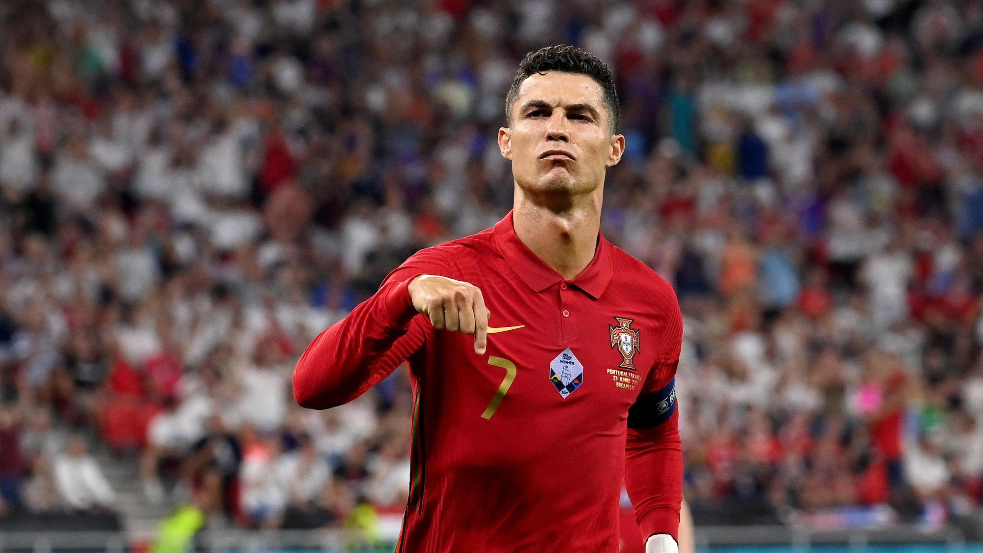 Cristiano Ronaldo giàu cỡ nào: Mỗi tuần kiếm 2,25 triệu USD, ông chủ của đế chế khách sạn Pestana CR7, sở hữu máy bay riêng cùng dàn siêu xe vạn người mê - Ảnh 1.