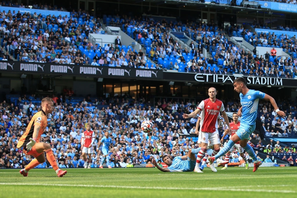 Kệ Ronaldo &quot;quay xe&quot;, Man City vẫn &quot;hủy diệt&quot; Arsenal để chiếm ngôi đầu Ngoại hạng Anh - Ảnh 3.