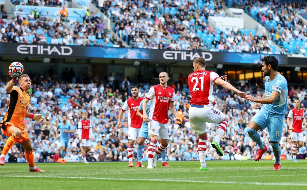 Kệ Ronaldo &quot;quay xe&quot;, Man City vẫn &quot;hủy diệt&quot; Arsenal để chiếm ngôi đầu Ngoại hạng Anh - Ảnh 2.