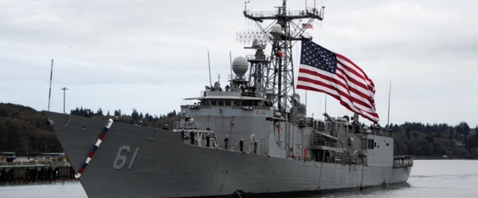 Quân đội Hoa Kỳ tung video tập trận mãn nhãn: tổng lực không – lục – hải quân đánh gãy đôi tàu khu trục - Ảnh 1.