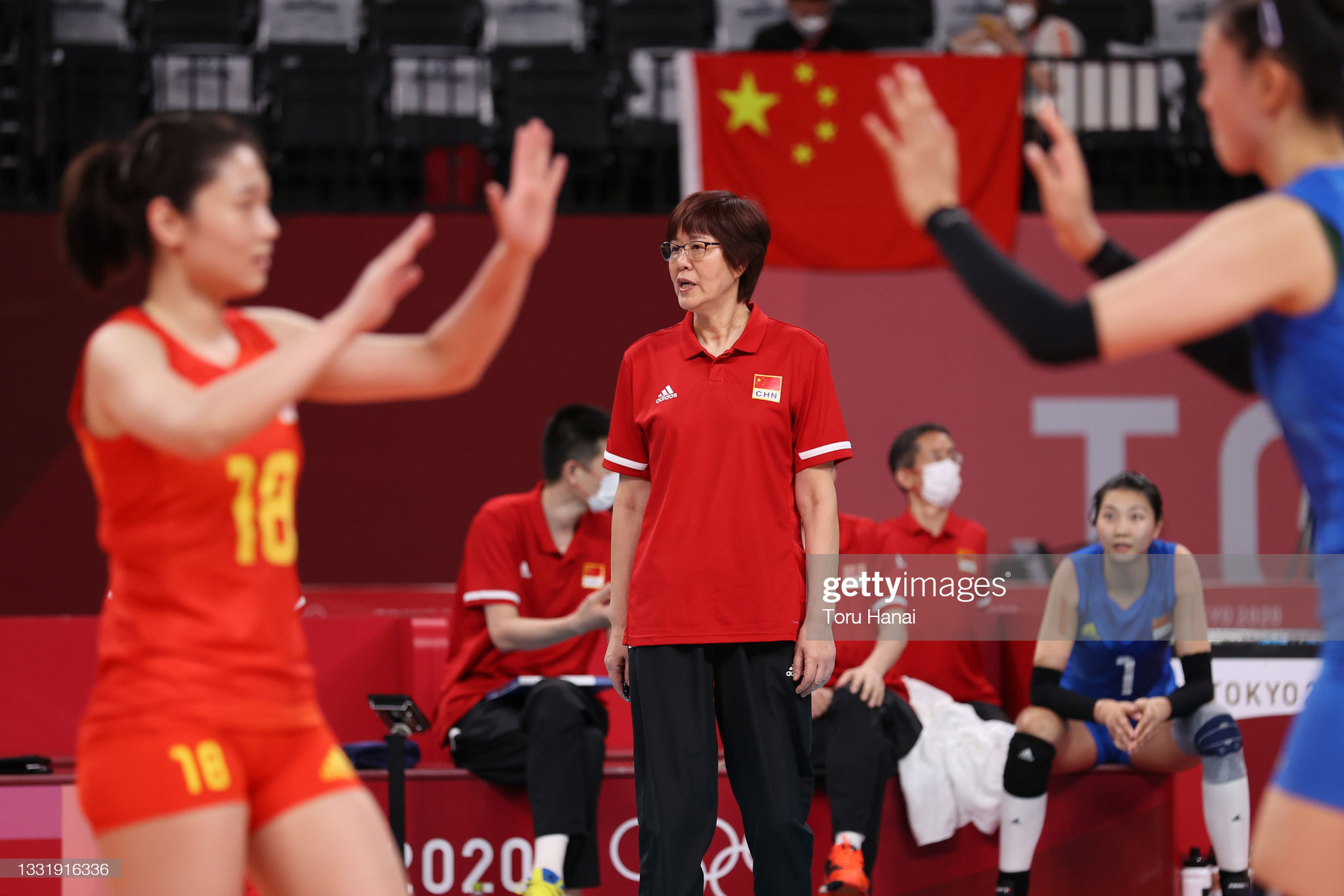 VĐV Trung Quốc khóc như mưa, cúi rạp người chia tay HLV huyền thoại ở Olympic Tokyo 2020 - Ảnh 8.