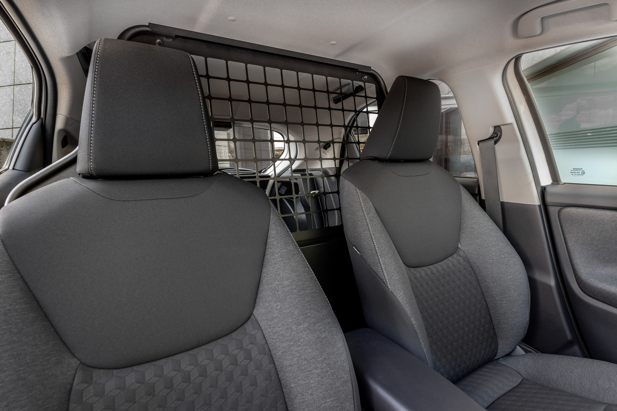 Ra mắt Toyota Yaris ECOVan - Xe dịch vụ giá quy đổi từ 640 triệu, bỏ ghế sau, rộng gần gấp 3 bản thường - Ảnh 3.