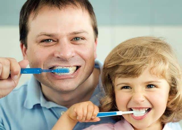 Nên đánh răng trước hay sau khi ăn sáng: Sai lầm hơn 80% người mắc phải, bạn có đang vệ sinh răng miệng đúng cách? - Ảnh 3.