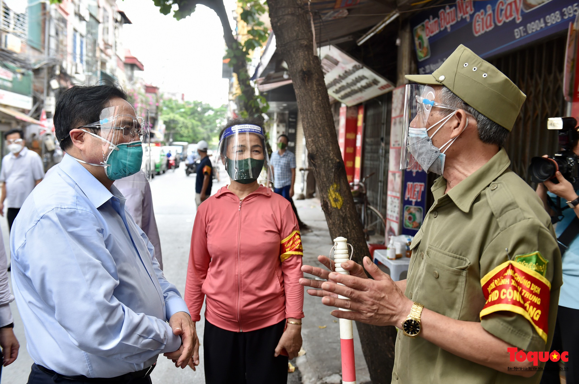 Thủ tướng Phạm Minh Chính đột xuất kiểm tra điểm nóng nhất về COVID-19 tại Quận Thanh Xuân - Ảnh 9.