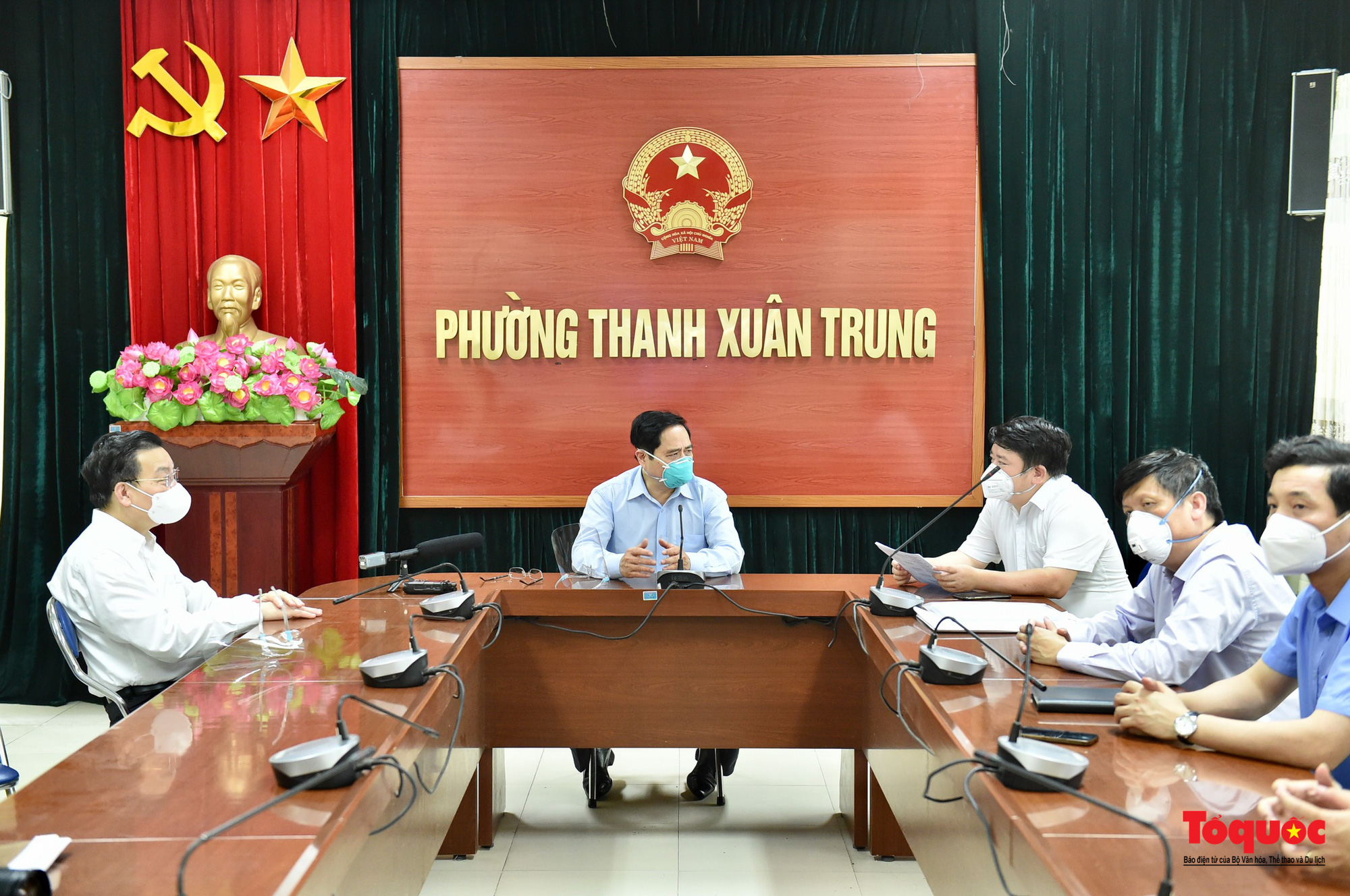 Thủ tướng Phạm Minh Chính đột xuất kiểm tra điểm nóng nhất về COVID-19 tại Quận Thanh Xuân - Ảnh 13.