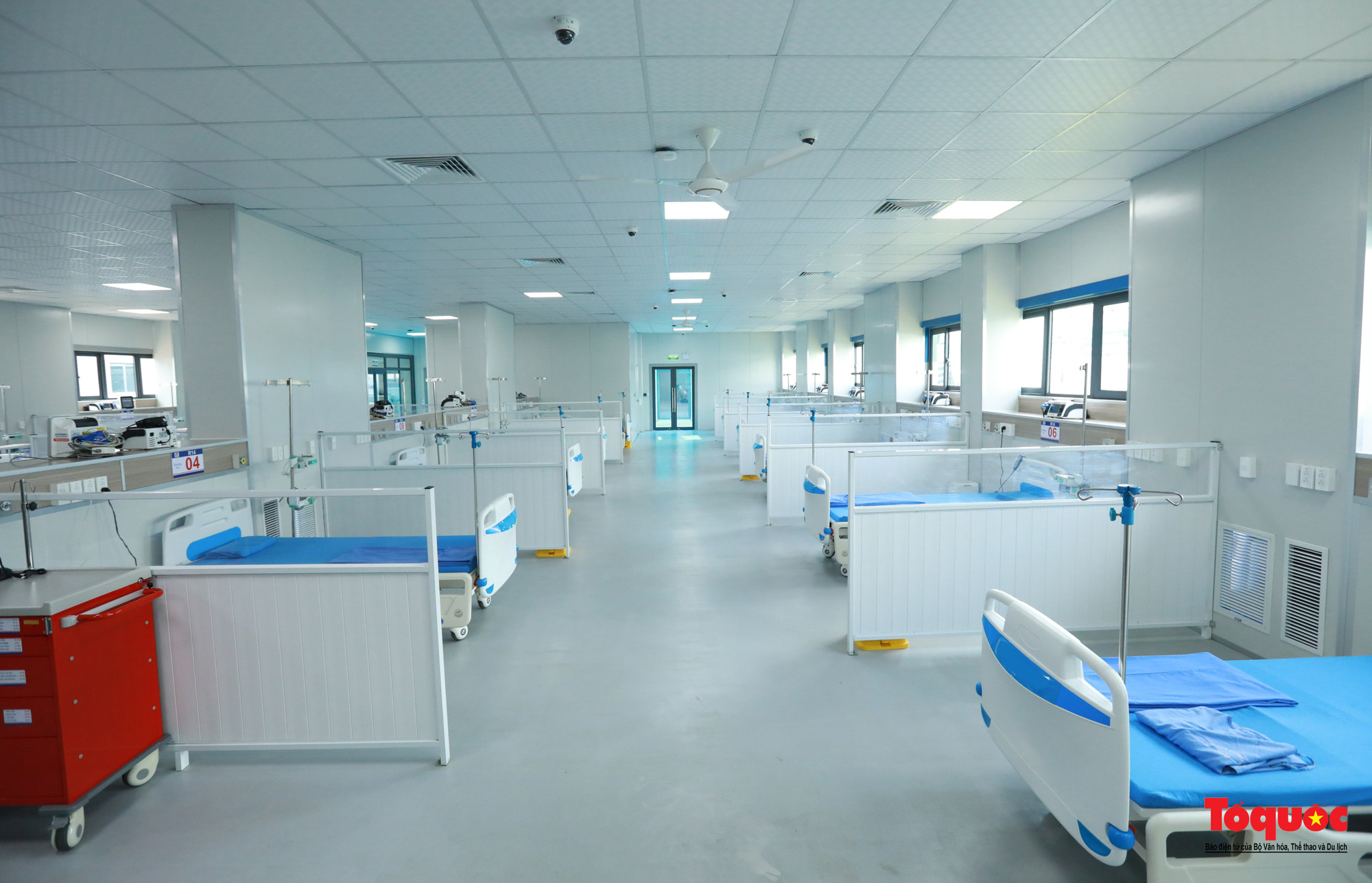 Thủ tướng thị sát Bệnh viện dã chiến điều trị COVID-19 hiện đại nhất Hà Nội - Ảnh 9.