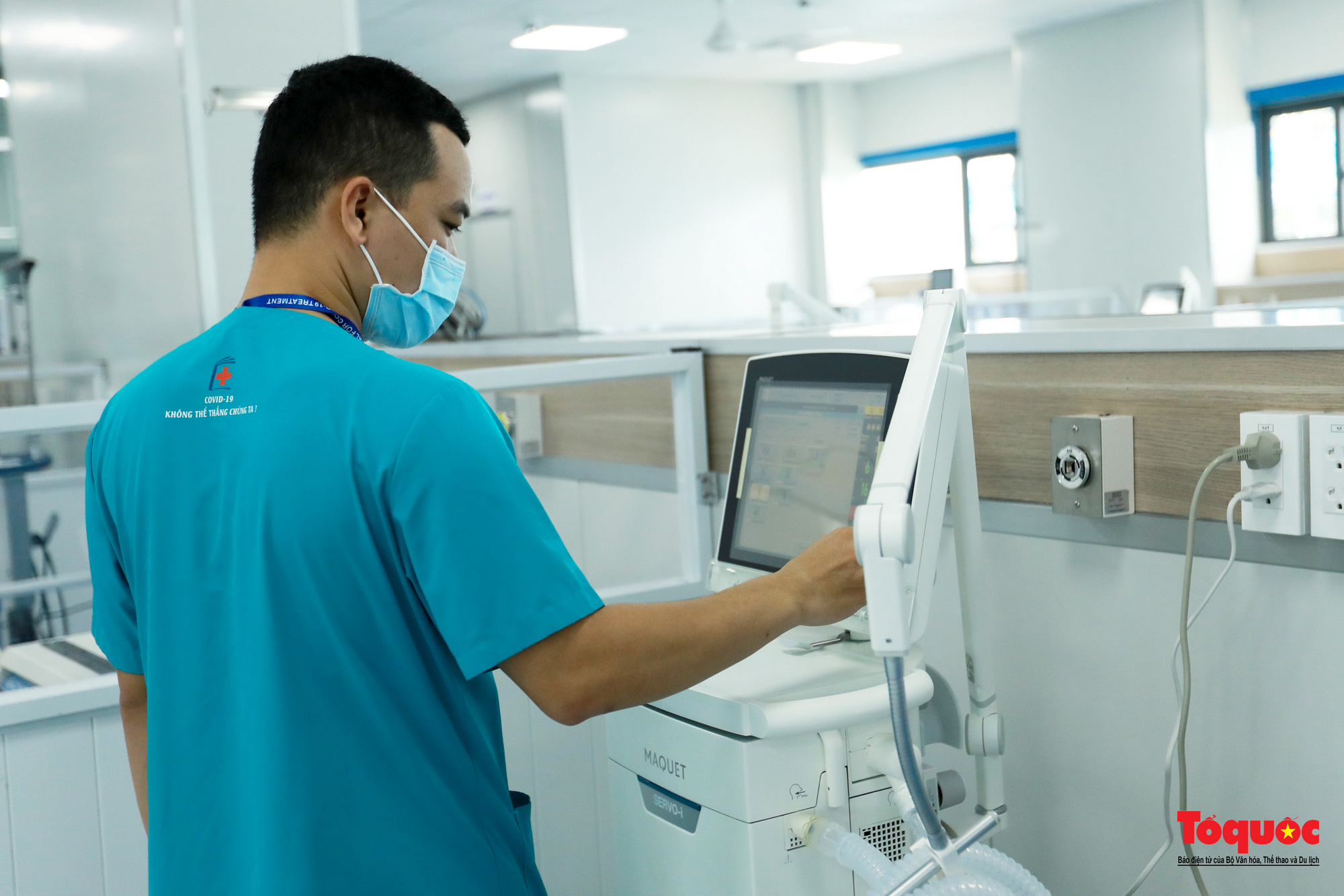 Thủ tướng thị sát Bệnh viện dã chiến điều trị COVID-19 hiện đại nhất Hà Nội - Ảnh 6.