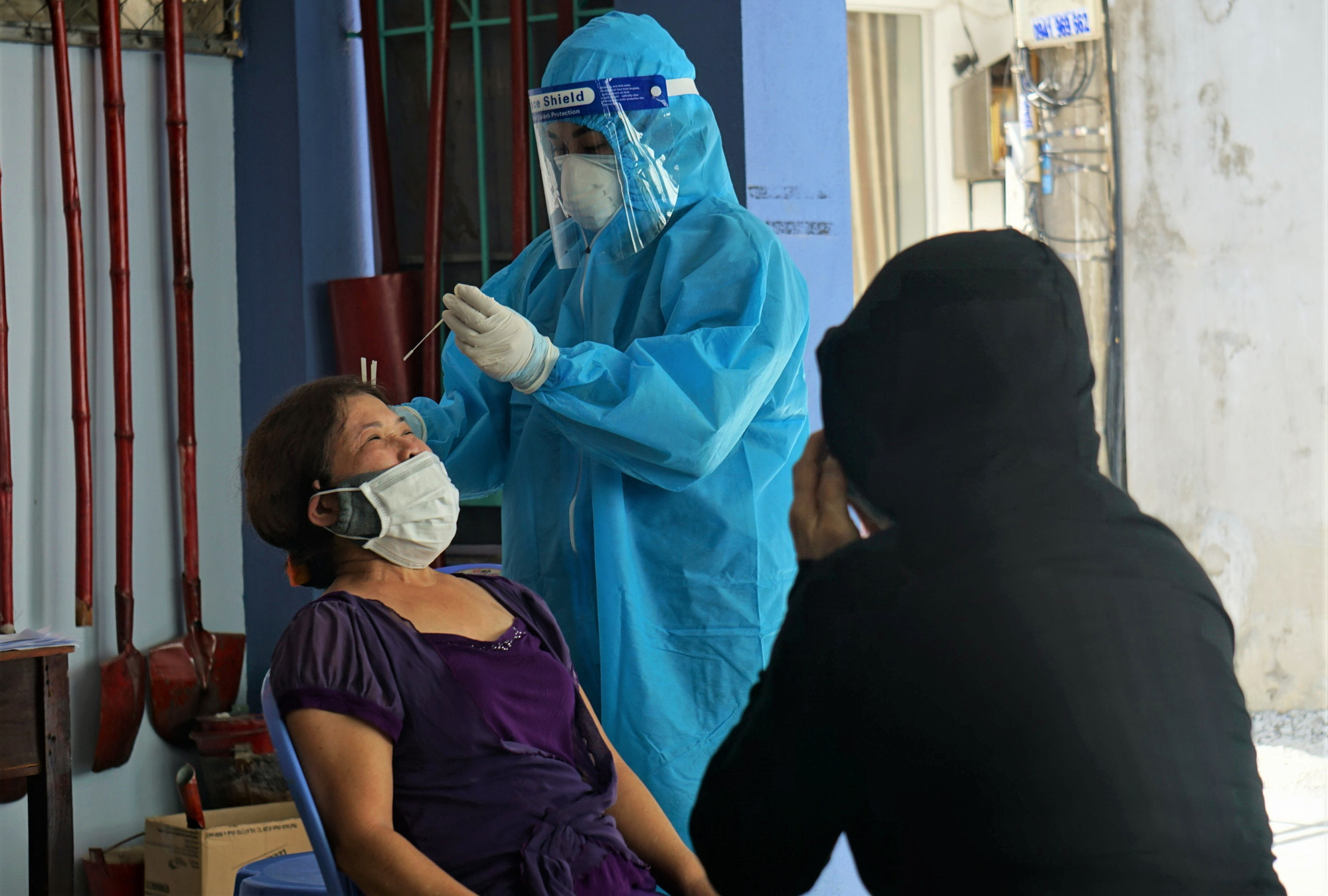 Đà Nẵng có số lượng bệnh nhân Covid-19 xuất viện cao kỷ lục trong một ngày, chỉ còn lại 3 chuỗi nguy cơ lây nhiễm cao - Ảnh 4.